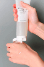 LIMPIADOR GEL TONE BRIGHTENING CENTELLA 125ML SKIN1004 - Imagen 3